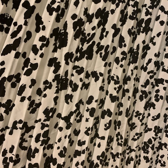 🚨🚨sold 🚨🚨 black and white accordion pleated skirt - Picture 2 of 3